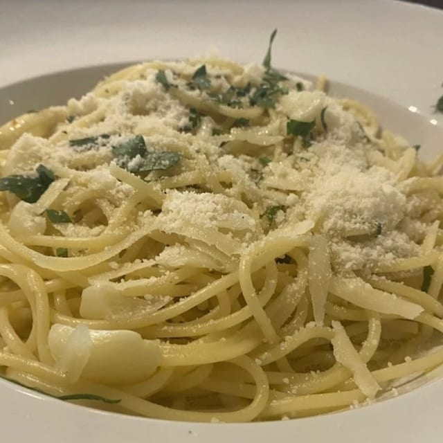 Pasta with Aglio e Olio Alla Nonna Pippina.